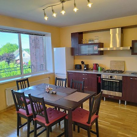 Spacious & Cozy Apartment With Forest View Zapyskis Eksteriør billede