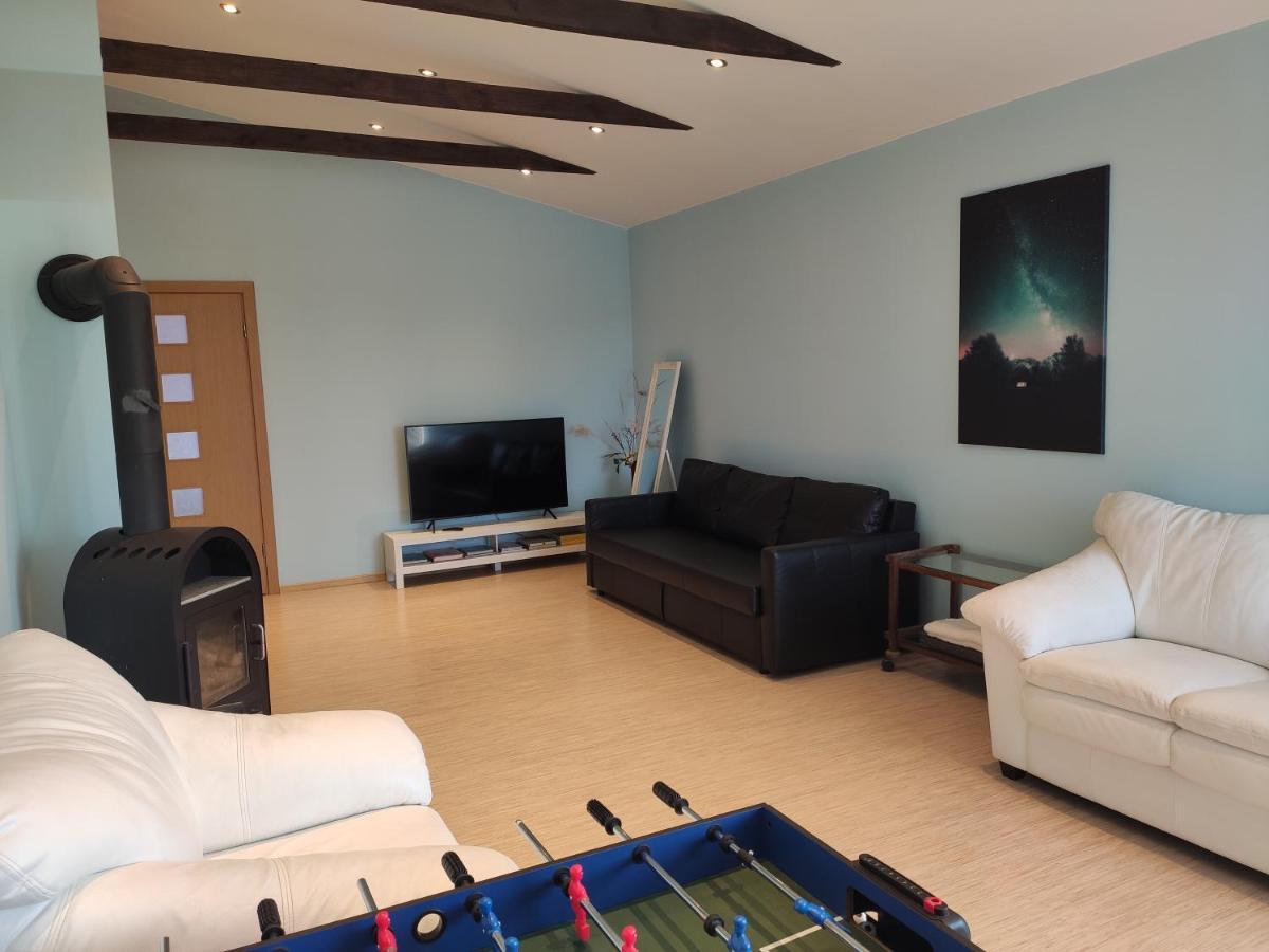 Spacious & Cozy Apartment With Forest View Zapyskis Eksteriør billede