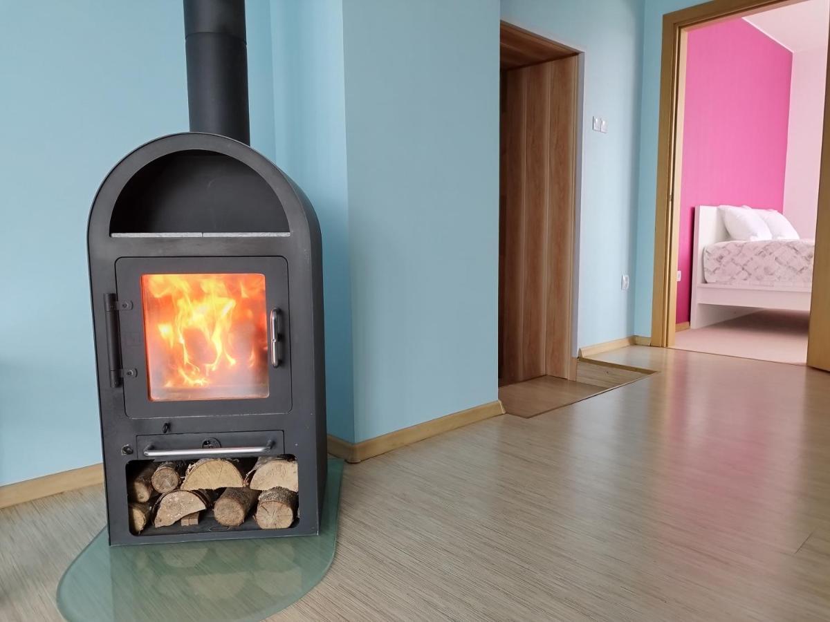 Spacious & Cozy Apartment With Forest View Zapyskis Eksteriør billede