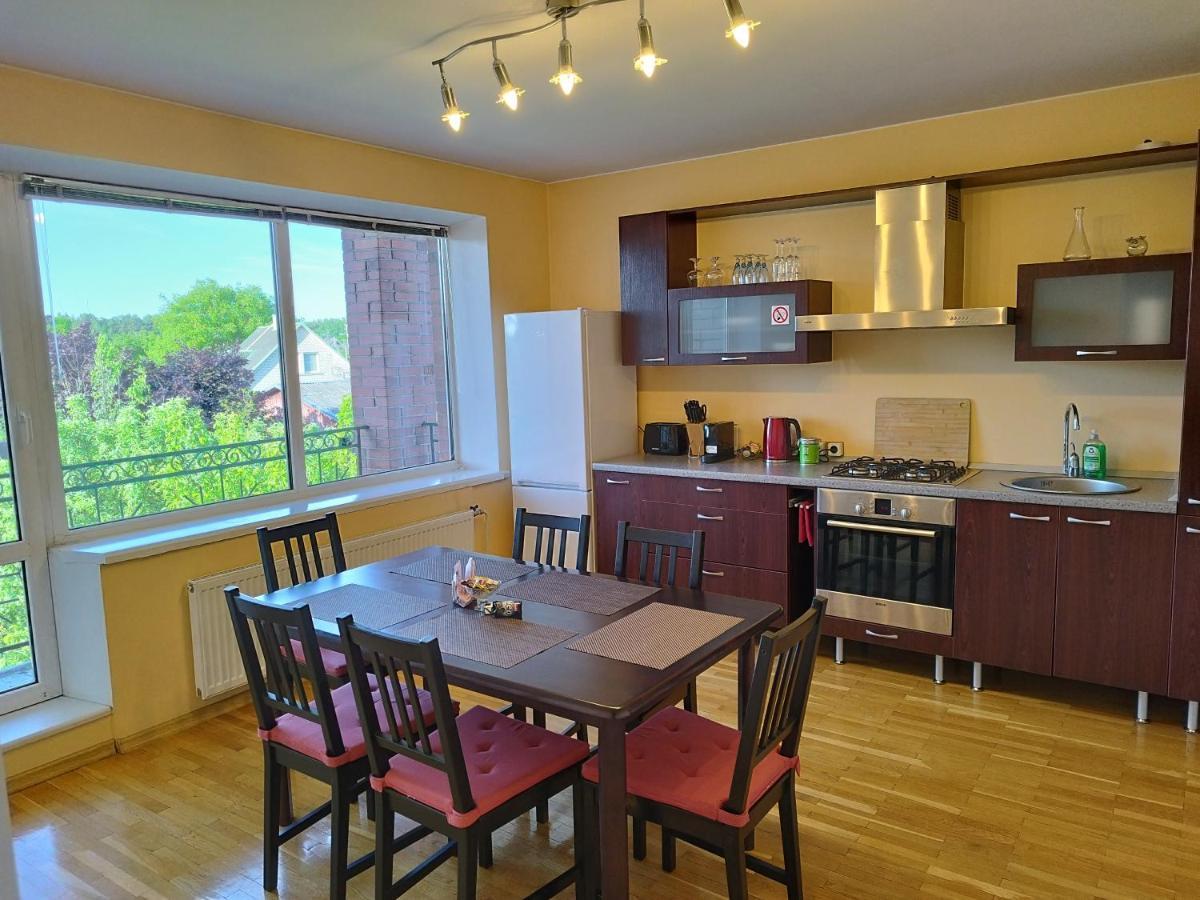 Spacious & Cozy Apartment With Forest View Zapyskis Eksteriør billede